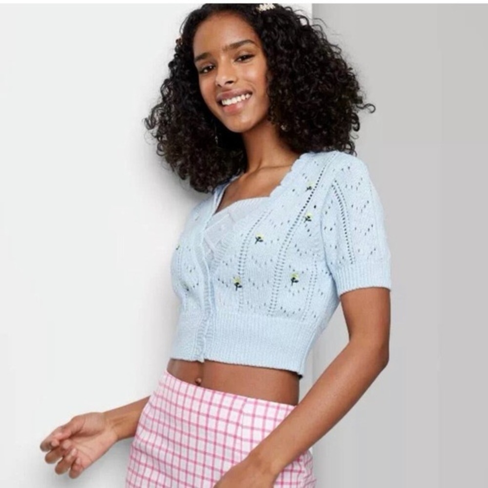 Wild fable 
Size: XSmall 
Cable knit embroidered crop top/cardigan set
REG. $60